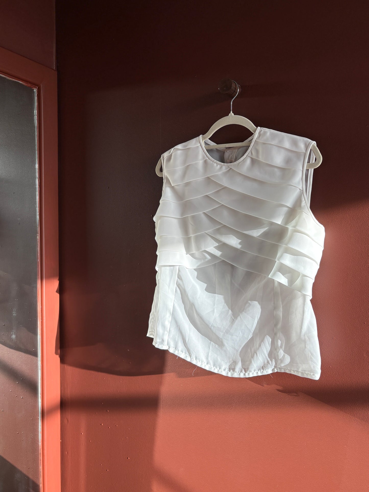 Vintage White Sleeveless Pleated Blouse