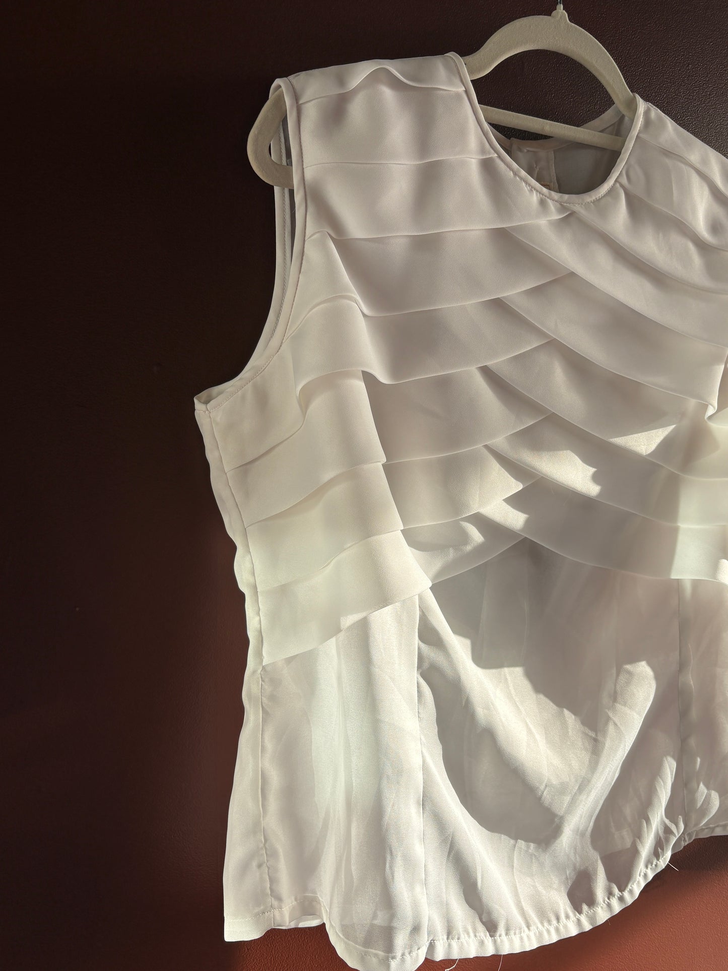 Vintage White Sleeveless Pleated Blouse
